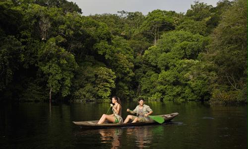 Casal em lua de mel na Amazônia