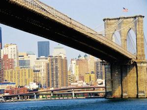 A Brooklyn Bridge � uma das mais antigas pontes suspensas dos Estados Unidos e passa sobre o Rio ...
