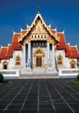 Fachada do templo Wat Benchamabophit em Bangcoc.