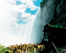 Lado canadense das quedas Niagara s�o um espet�culo que muitos cr�em superiores ao lado americano.